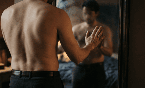 Découvrir sa bisexualité à l’âge adulte : ce qui change (et ce qui ne change pas)