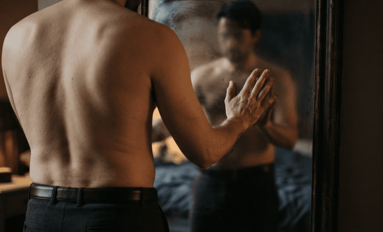 Découvrir sa bisexualité à l’âge adulte : ce qui change (et ce qui ne change pas)